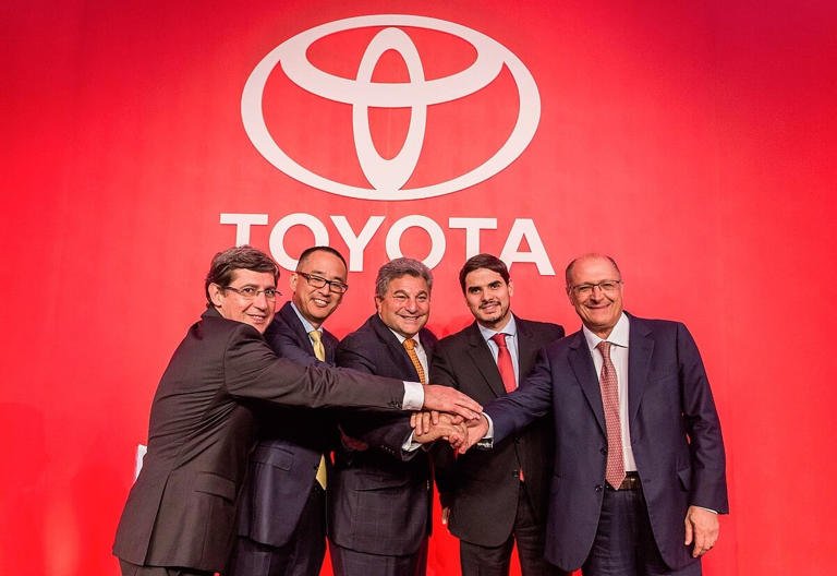 Gasolina 'renovável': o novo plano de gigantes automotivas para substituir combustíveis fósseis