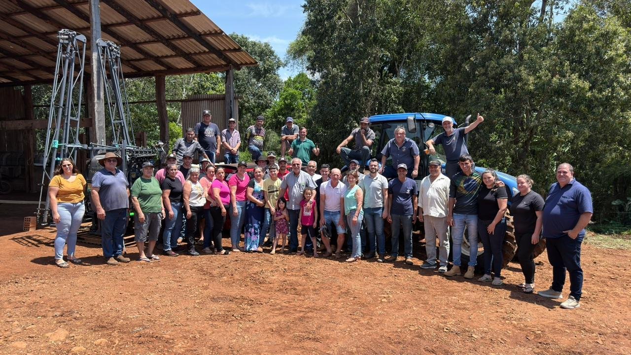 Governo de Rio Bonito do Iguaçu entrega patrulhas agrícolas