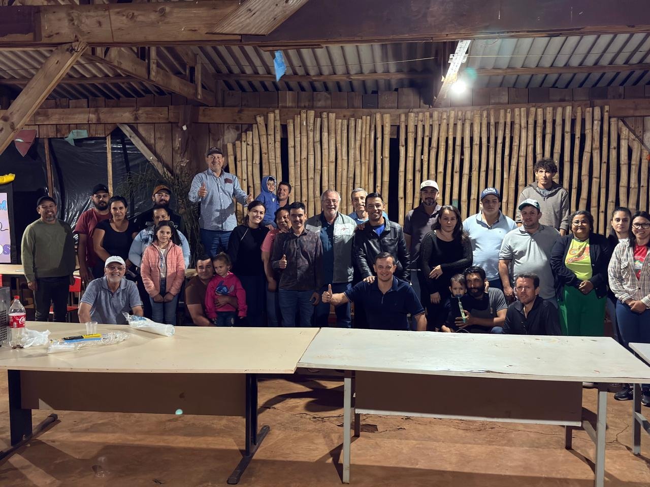 Governo Municipal entrega plantadeira à comunidade do Acampamento Herdeiros da Terra de Primeiro de Maio