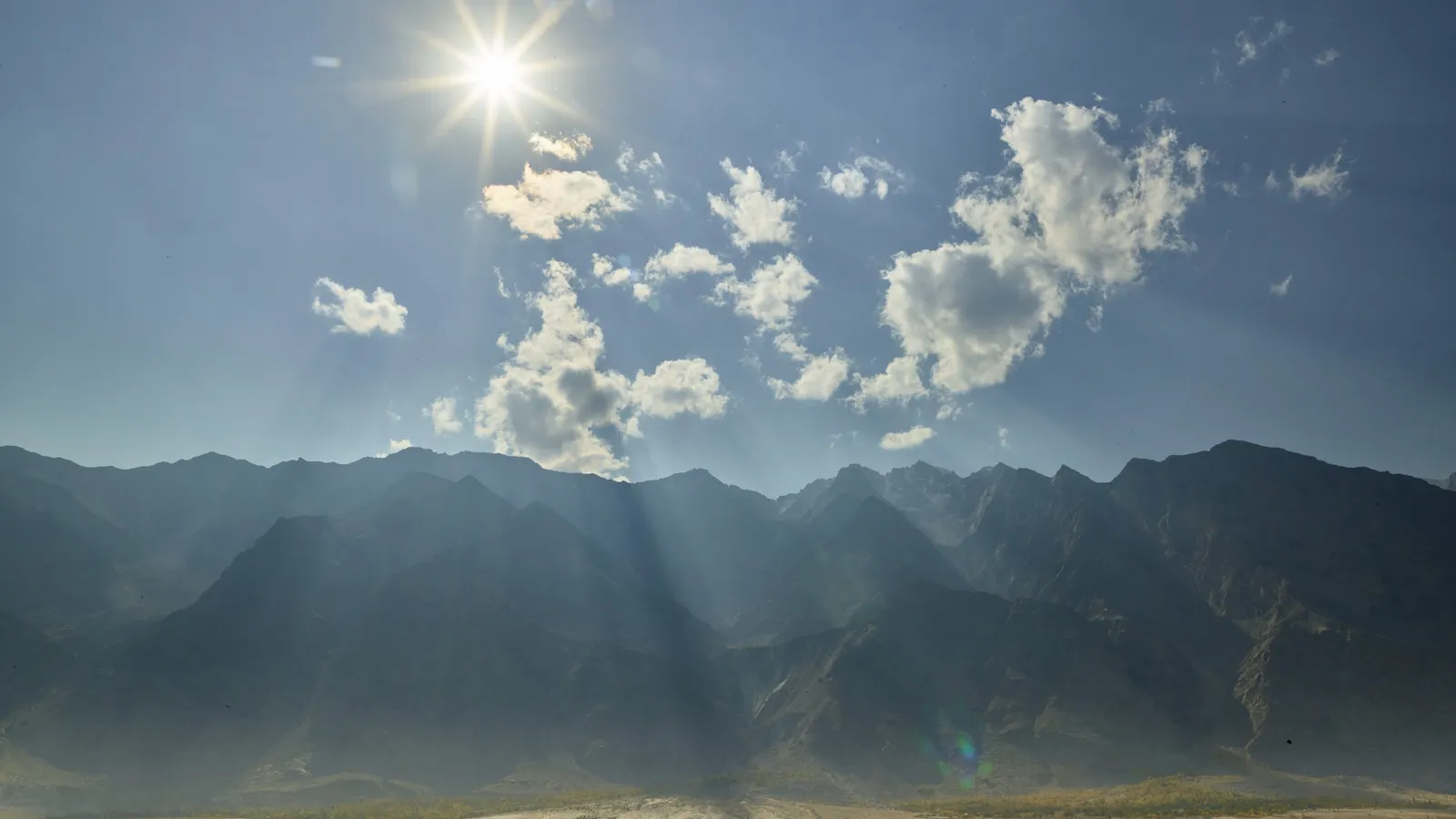 Paraná recebe alerta de chuvas intensas para 81 cidades; veja lista e previsão do tempo